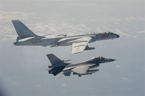 Taiwan Ministry of Defense:38 PLA aircraft and 6 .